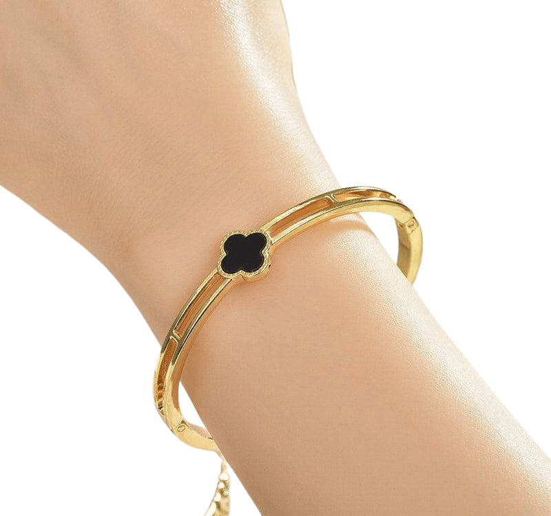 Elegant Clover Charm Bracelet for Women – Minimal, Classy & Everyday Wear